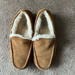 Men’s Uggs Slippers size 10